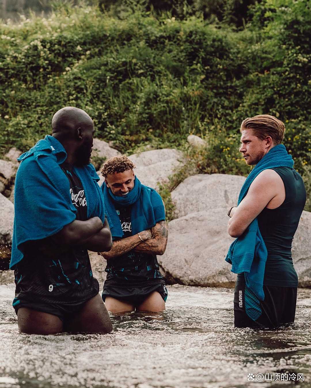 九游中国手游-德布劳内重要时刻表现优异，FPX带队取胜！引发球迷热议(布兰德英雄联盟)